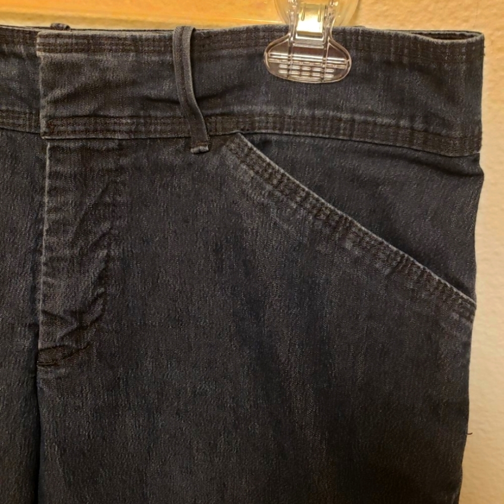 Women's Lee Capri's ☆ "Just Below The Waist" ☆ Size 12 ☆
